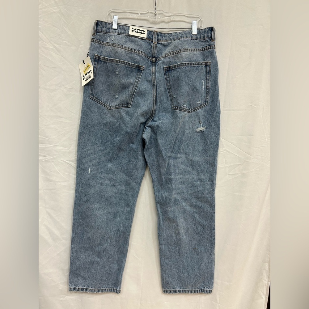 Light Wash Straight Leg Womens Jeans - Picture 11 of 12